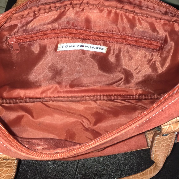 Small Tommy Hilfiger Purse - Picture 4 of 6